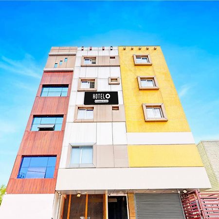 Super Hotel O Srigandhakavalu Formerly Chamundeshwari Lodging Jālahalli Exterior foto